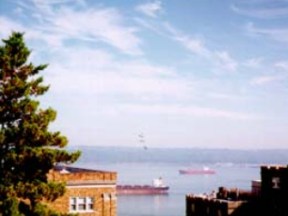 Great views & location at this Tacoma Washington inn.