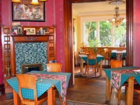 Seattle bed breakfast hotel guest services include opulent guest room suites, ultra-plush beds and the ultimate gourmet breakfast. Chinaberry Hill Tacoma B&B near Seattle.