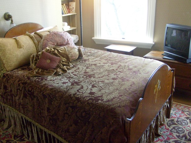 Seattle vacation rentals: Hayloft Suite - Seattle Tacoma WA bed and breakfast lodging accommodations
