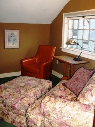 Historic Seattle Tacoma bed and breakfast Victorian mansion & vacation cottage b&b offers fun affordable lodging in Tacoma Seattle Washington